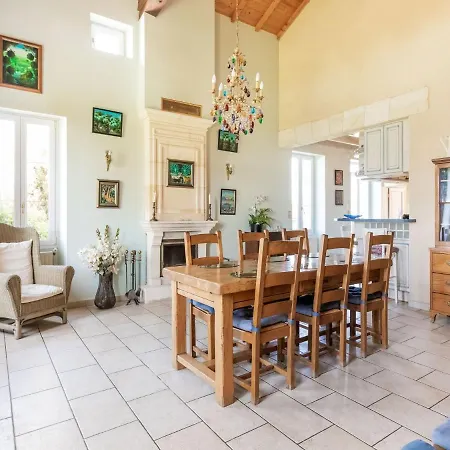 Holiday home Lovely Chateau 25 Min From Bordeaux