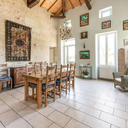 Elegant Chateau Escape Feriehus