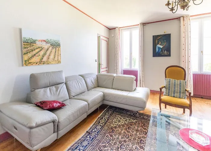 Elegant Chateau Escape Cézac